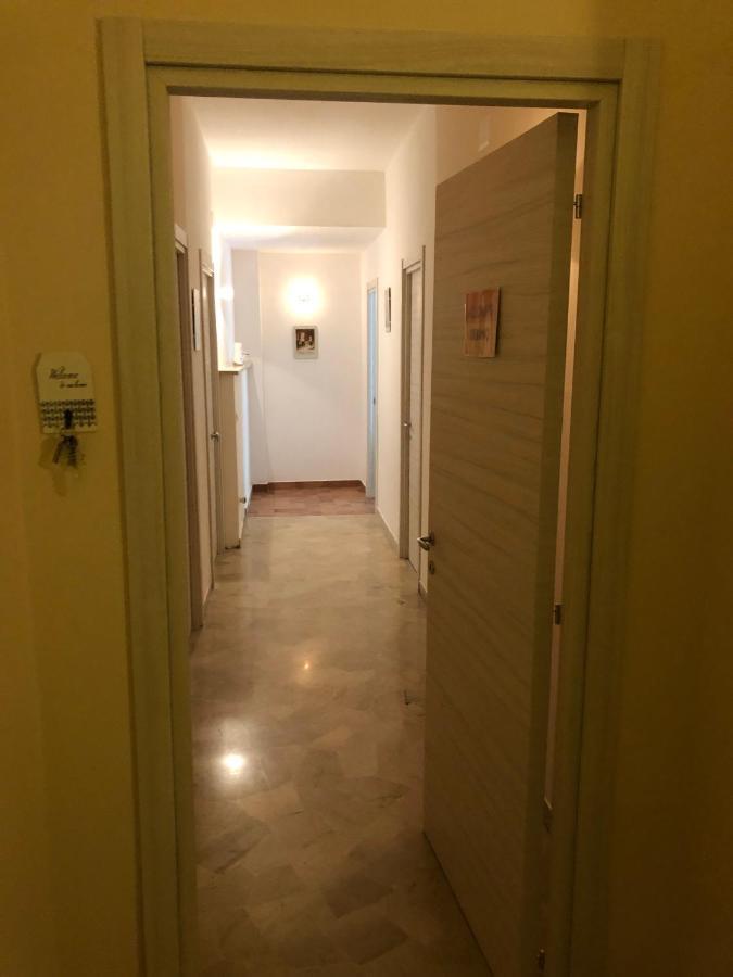 Alloggio Urbano - Stazione テルニ エクステリア 写真